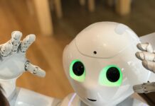 Humanoidalny robot z zielonymi oczami w nowoczesnym, futurystycznym otoczeniu