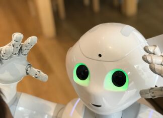 Humanoidalny robot z zielonymi oczami w nowoczesnym, futurystycznym otoczeniu