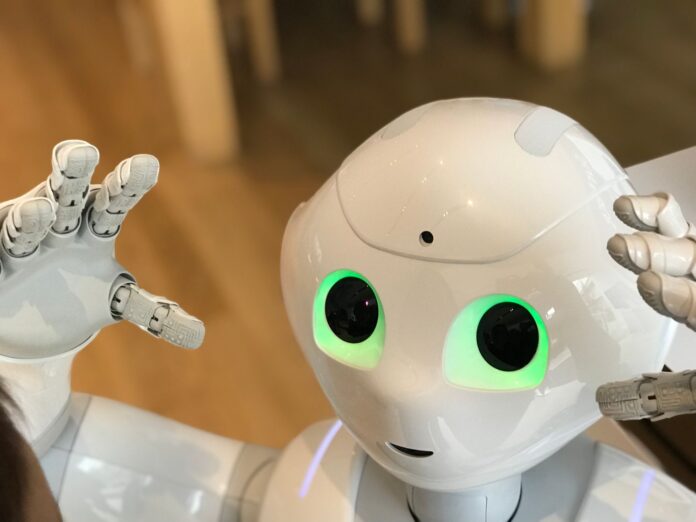 Humanoidalny robot z zielonymi oczami w nowoczesnym, futurystycznym otoczeniu