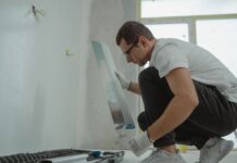 Jak wybrać profesjonalną gwintownicę REMS do instalacji wodnych i gazowych