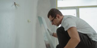 Jak wybrać profesjonalną gwintownicę REMS do instalacji wodnych i gazowych