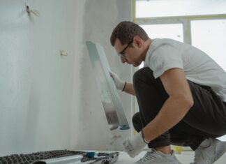 Jak wybrać profesjonalną gwintownicę REMS do instalacji wodnych i gazowych