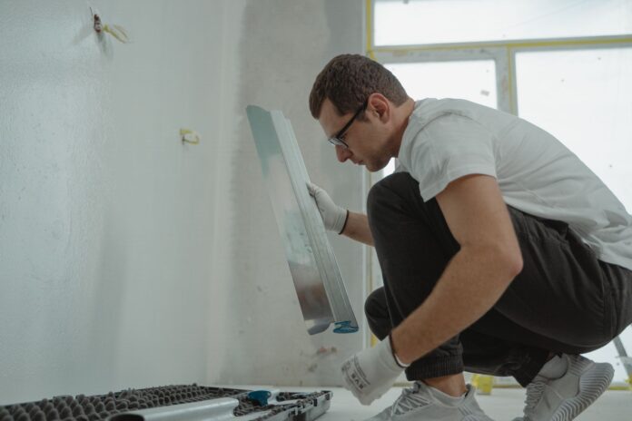 Jak wybrać profesjonalną gwintownicę REMS do instalacji wodnych i gazowych