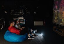 Mini projektory LED do domu i pracy – czy zastąpią klasyczny telewizor i biurowy rzutnik